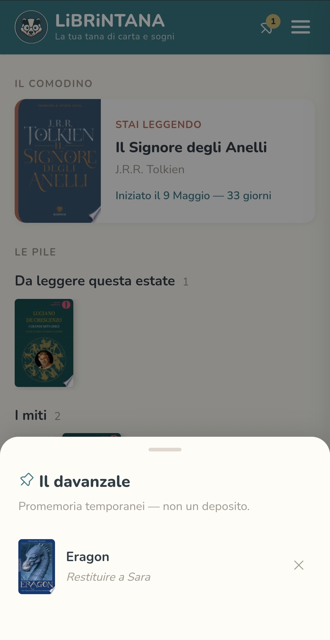 La schermata principale della tana: comodino, pile, davanzale